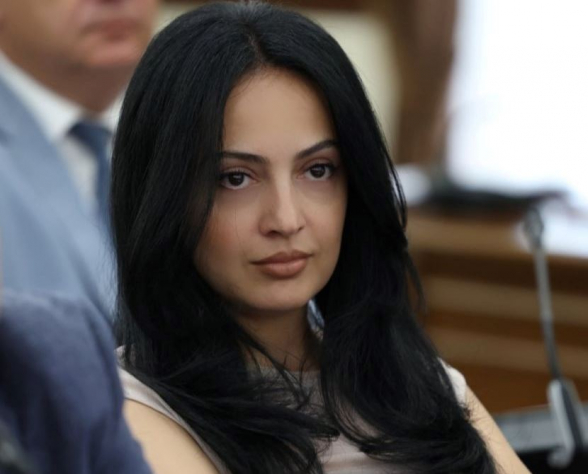 Փաստորեն, կեղծ պատարագներ կազմակերպելուց զատ, ԱԱԾ-ում նաև նվագում են